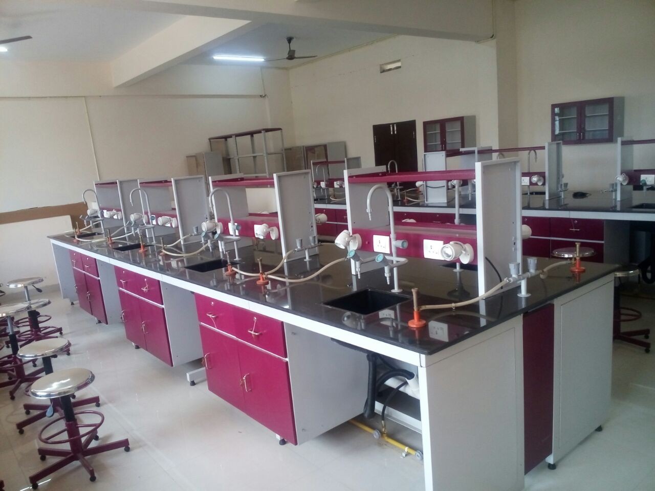 Chemistry lab furniture manufacturers in Coimbatore