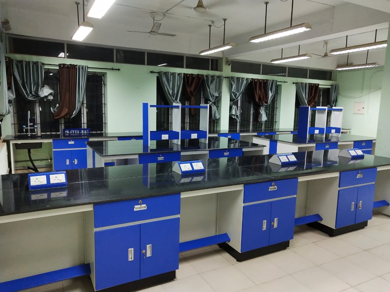  Lab furniture in Thoothukudi